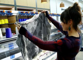 Marcas acreditam que o futuro da moda são as roupas e sapatos personalizados de tricô 3D