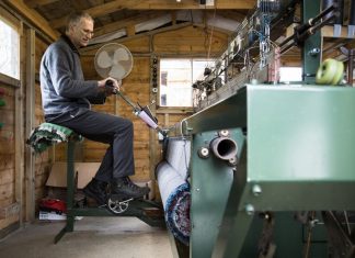 Skye Weavers, a incrível tecelagem artesanal cujo tear é movido a pedaladas