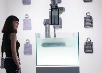 Bolsas feitas na hora utilizando tecnologia de impressão líquida rápida