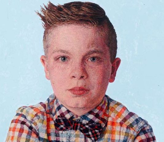 Artista Cayce Zavaglia cria fascinantes retratos de pessoas usando fios de algodão e lã