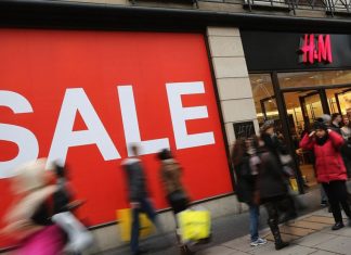 H & M possui um estoque de roupas não vendidas no valor de US$ 4,3 bilhões