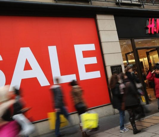 H & M possui um estoque de roupas não vendidas no valor de US$ 4,3 bilhões