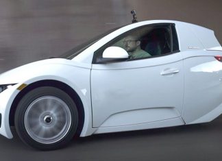 Mini-carros elétricos são uma alternativa barata e eficiente para mobilidade