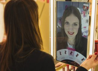 Novo espelho inteligente utiliza produtos físicos para maquiagem virtual