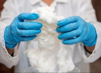 A ciência por trás da seda líquida para produzir roupas mais sustentáveis