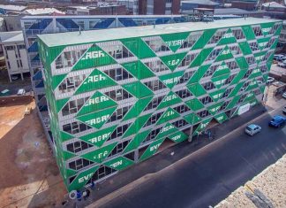 Drivelines Studios é um edifício residencial e comercial feito de contêineres usados
