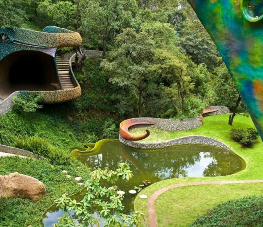 Casa psicodélica na forma de uma cobra está disponível para alugar pelo airbnb no México