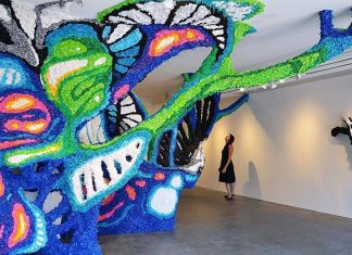 Arte Upcycling – Materiais descartáveis são reciclados em belas esculturas coloridas