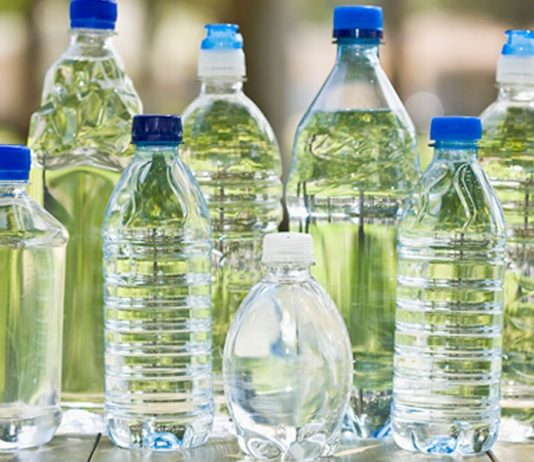 Startup desenvolve bactérias que digerem resíduos alimentares em plásticos biodegradáveis