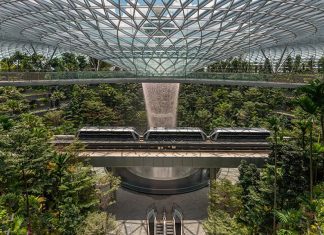 Singapura inaugura o Jewel Changi Airport com a maior cachoeira interna do mundo