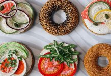 Artista britânica Kate Jenkins cria alimentos de crochê que parecem de verdade