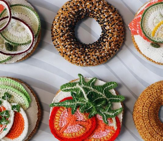 Artista britânica Kate Jenkins cria alimentos de crochê que parecem de verdade