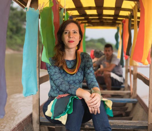 Flavia Amadeu e o design aplicado a borracha natural colorida