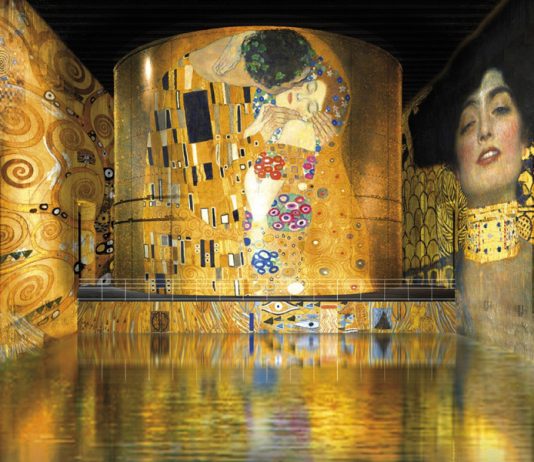 Base submarina nazista na França é transformada na maior galeria de arte digital do mundo