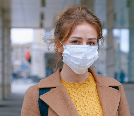 Estudo do Center for Disease Control descobre que maioria esmagadora de pessoas que pegam coronavírus usavam máscaras