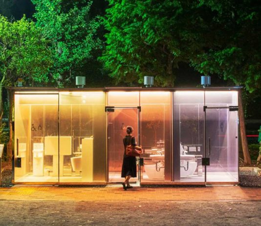 Conheça os inovadores banheiros públicos transparentes do Japão e autolimpantes da Holanda