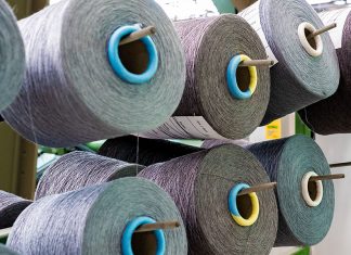 Nova tecnologia de reciclagem para roupas usadas feitas de fibras misturadas