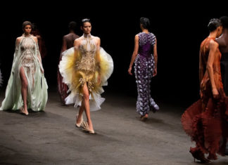 Iris van Herpen utiliza plásticos oceânicos reciclados em sua nova coleção de alta costura