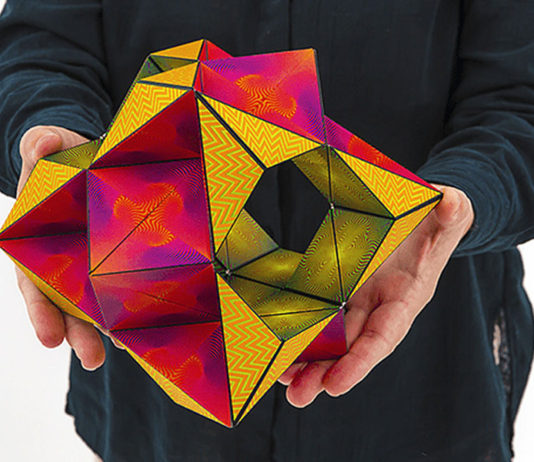 Cubo Shashibo, inspirado no Origami, pode se transformar em 70 formas diferentes
