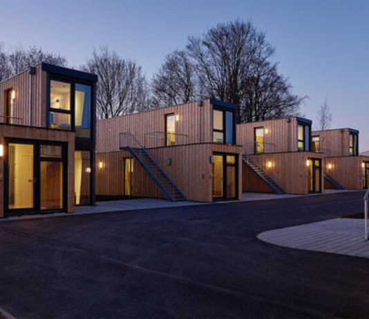 Containerwerk transforma contêineres antigos em casas pré-fabricadas