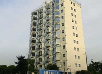 Empresa constrói num dia edifício pré-fabricado de 10 andares