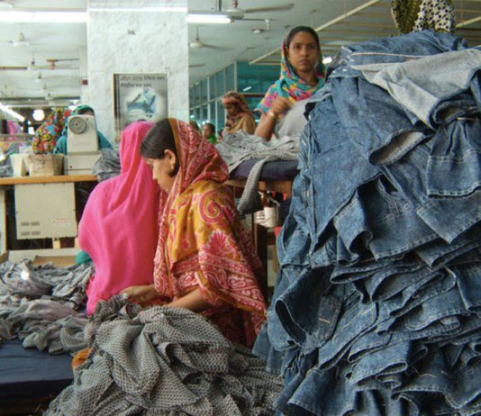 A moda está usando a “circularidade” para esconder mentiras da reciclagem, revela novo filme