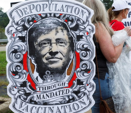 Verificadores de fatos tentam defender Bill Gates enquanto o vídeo dele elogiando a capacidade das vacinas de reduzir a população se torna viral