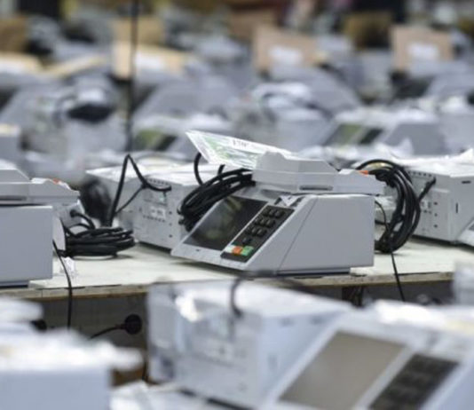A democracia é uma fraude. É a ditadura das oligarquias financeiras