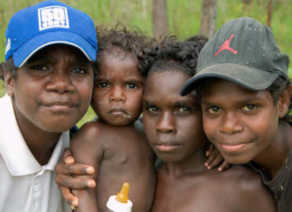 Austrália está vacinando e prendendo à força grupos indígenas em campos de concentração COVID
