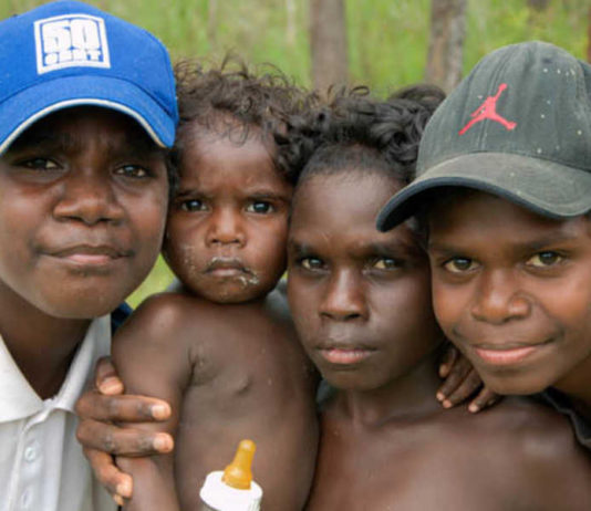 Austrália está vacinando e prendendo à força grupos indígenas em campos de concentração COVID