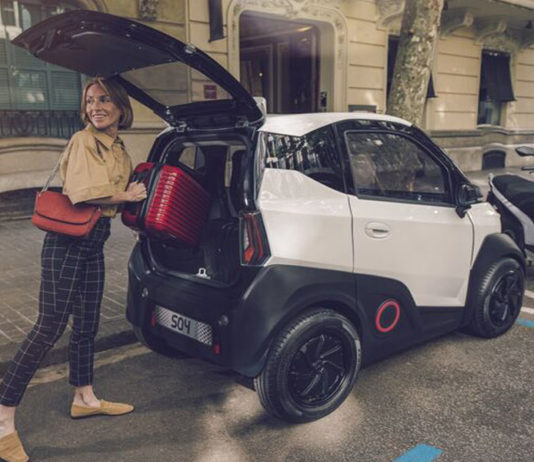 O S04 é um microcarro elétrico inspirado em motocicleta
