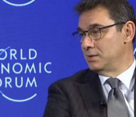 CEO da Pfizer, Albert Bourla, chama de “criminosos” todos que são contra suas “vacinas”