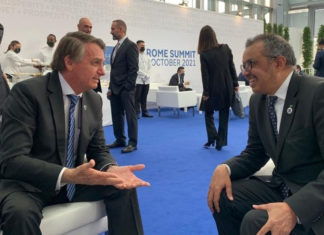 Bolsonaro confronta chefe da OMS: Pessoas estão morrendo após a segunda dose