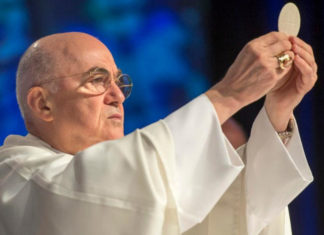 Arcebispo Carlo Maria Viganò emite alerta sobre a agenda anti-humana da elite globalista