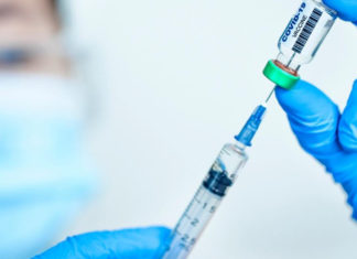 Pfizer anuncia que já produziu milhões de doses da vacina Omicron. Como isso é possível?