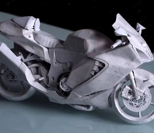 Artista japonês recria a moto Suzuki GAX1300R Hayabusa 100% em papel