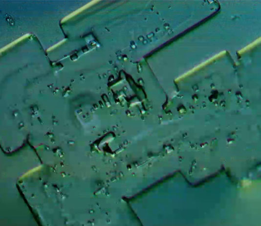 Pesquisadores descobrem microtecnologia na “vacina” da Pfizer