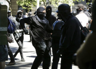 Governos e mídia usam grupos terroristas para fazer baderna nos protestos “anti-vacinas”