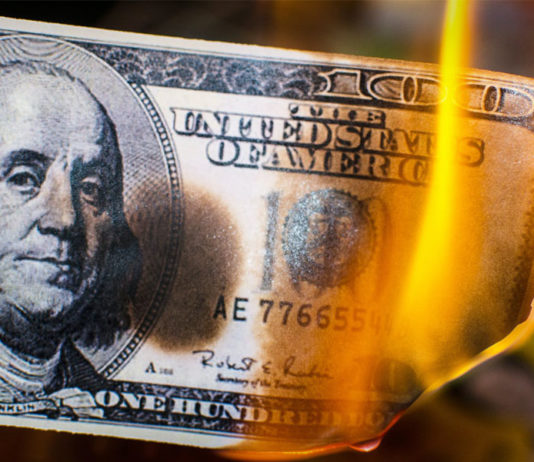 Putin está demolindo o pilar financeiro internacional globalista, o dólar.