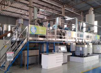 Tecnlogia da Deink Brasil remove a tinta de resíduos plásticos impressos, facilitando a reciclagem