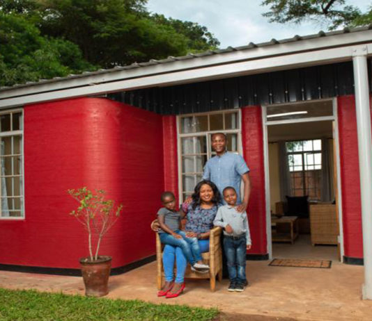 A iniciativa 14 Trees constrói casas e escolas na África com impressão 3D