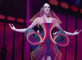 World of WearableArt é a maior produção teatral de moda e figurino do mundo