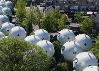 Bolwoningen na Holanda são casas futuristas que parecem bolas de golfe
