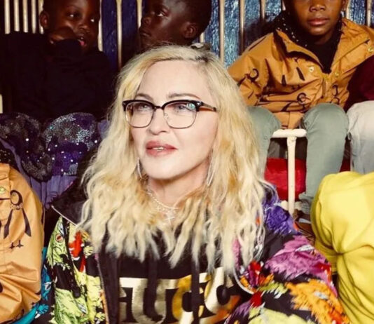 Madonna foi acusada de tráfico e exploração sexual de crianças na África