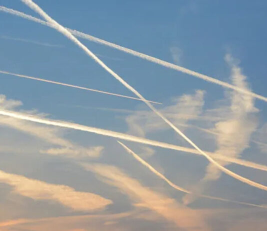 TV espanhola fala abertamente sobre chemtrails e como eles têm a função de mudar o clima
