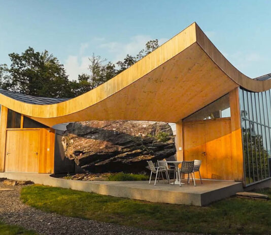 Arquiteto constrói sua casa em torno de uma pedra de 12.000 anos