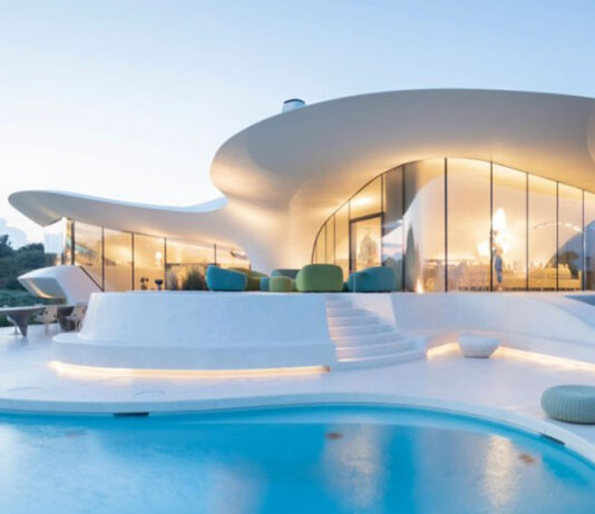 A casa “Blue Dream” se destaca pelas formas orgânicas e futuristas