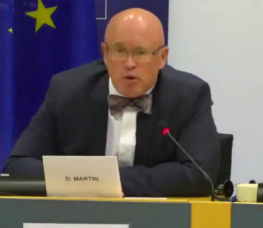 Dr. David Martin: “Destruam a Organização Mundial de Saúde de Bill Gates”