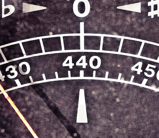 A conspiração da Fundação Rockefeller para impor a frequência 440 Hertz na música