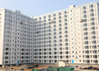Empresa chinesa constrói em 18 dias três edifícios de 12 e dois de 13 andares